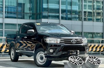 White Toyota Hilux 2018 for sale in Makati