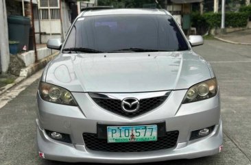 Selling White Mazda 3 2010 in Quezon City