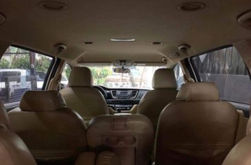 White Kia Carnival 2016 for sale in Automatic