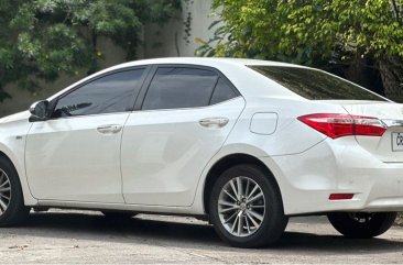 White Toyota Corolla altis 2015 for sale in Las Piñas