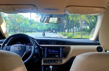 Selling White Toyota Corolla altis 2019 in Pasig