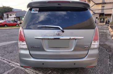 Selling White Toyota Innova 2009 in Cainta