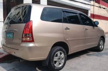 Selling White Toyota Innova 2006 in Quezon City