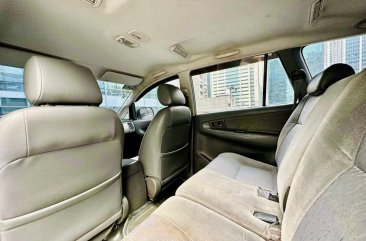 Selling White Toyota Innova 2012 in Makati