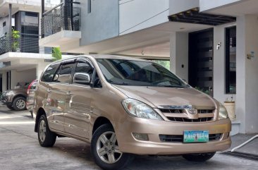 White Toyota Innova 2006 for sale in Automatic