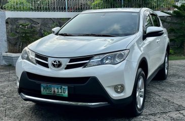 Sell White 2014 Toyota Rav4 in Parañaque