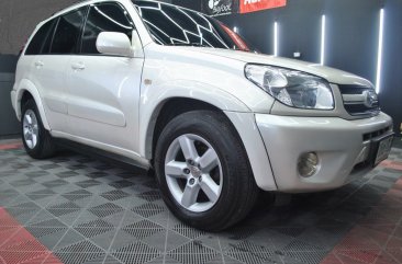 Pearl White Toyota Rav4 2004 for sale in Automatic