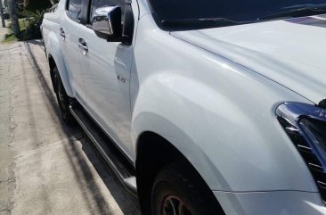 White Isuzu D-Max 2018 for sale in Manila