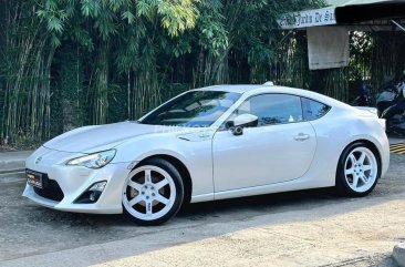 2013 Toyota 86 2.0 White Pearl AT in Manila, Metro Manila