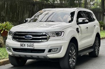 Selling White Ford Everest 2022 in Cainta