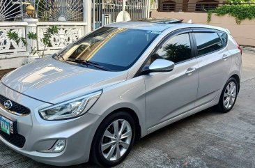 White Hyundai Accent 2013 for sale in Automatic