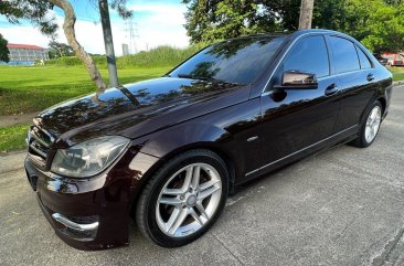Selling White Mercedes-Benz C200 2011 in Parañaque