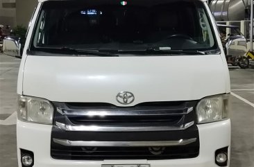 Selling White Toyota Hiace Super Grandia 2014 in Manila