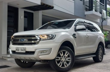 Selling White Ford Everest 2018 in Quezon City