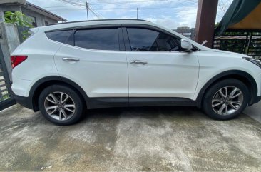 White Hyundai Santa Fe 2013 for sale in Automatic