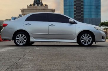 Selling White Toyota Corolla altis 2009 in Pasig