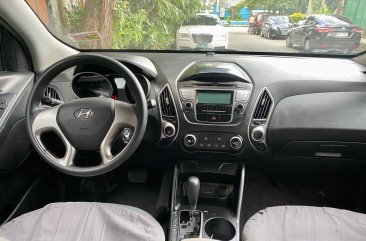 Sell Bronze 2013 Hyundai Tucson in Mandaluyong