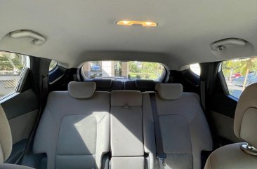 Sell White 2013 Hyundai Santa Fe in Pateros