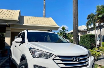 Sell White 2013 Hyundai Santa Fe in Pateros