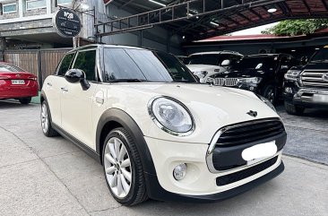 White Mini Cooper 5-Door 2017 for sale in Automatic