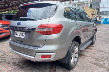 Selling White Ford Everest 2019 in Pasig