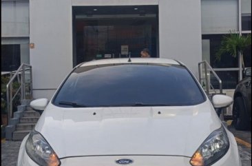 White Ford Fiesta 2014 for sale in 