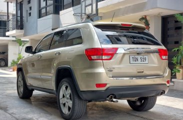 White Jeep Grand Cherokee 2012 for sale in Quezon City