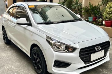 Sell White 2020 Hyundai Reina in Manila