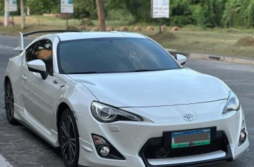 Sell White 2013 Toyota 86 in Quezon City