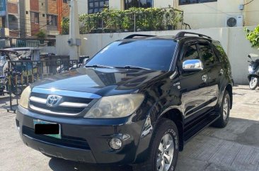 Selling White Toyota Fortuner 2006 in Pateros