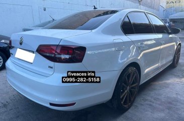 Selling White Volkswagen Jetta 2016 in Mandaue