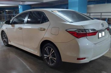 Pearl White Toyota Corolla altis 2018 for sale in Mariveles