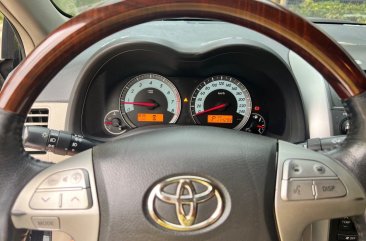 Selling White Toyota Altis 2012 in Taytay