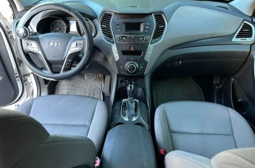 White Hyundai Santa Fe 2017 for sale in 