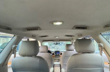 White Toyota Innova 2010 for sale in Quezon City