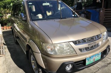 Sell White 2009 Isuzu Crosswind in Manila