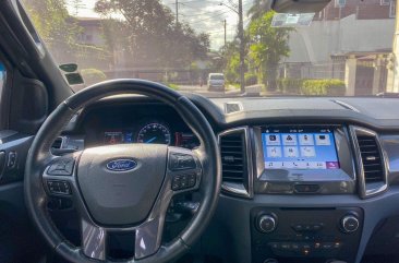 Selling White Ford Everest 2019 in Manila