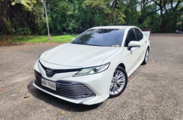 White Toyota Camry 2019 for sale in 