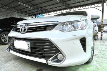 Pearl White Toyota Camry 2017 for sale in Pasig