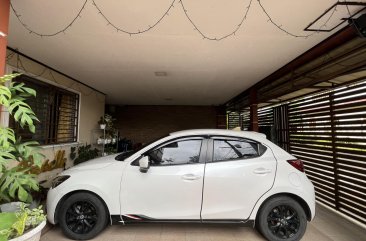 Selling White Mazda 2 2016 Hatchback at Automatic  at 46000 in Manila