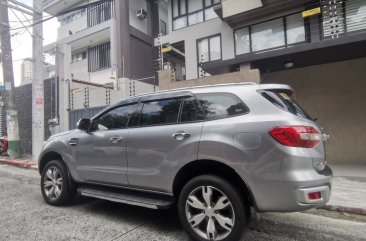 White Ford Everest 2017 for sale in Automatic