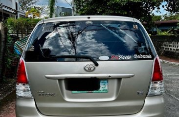 White Toyota Innova 2011 for sale in 