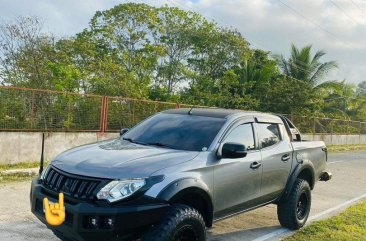 Selling White Mitsubishi Outlander 2016 in Manila