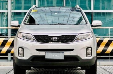 Selling White Kia Sorento 2013 in Makati