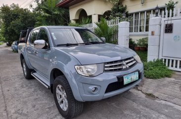 Selling White Mitsubishi Strada 2012 in Quezon City