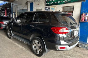 Selling White Ford Everest 2016 in Manila