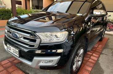 Selling White Ford Everest 2016 in Manila