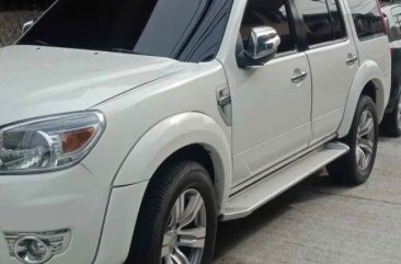 Selling White Ford Everest 2011 in Malabon