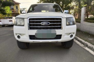 Selling White Ford Everest 2008 in Manila