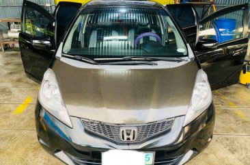 Selling White Honda Jazz 2010 in San Mateo